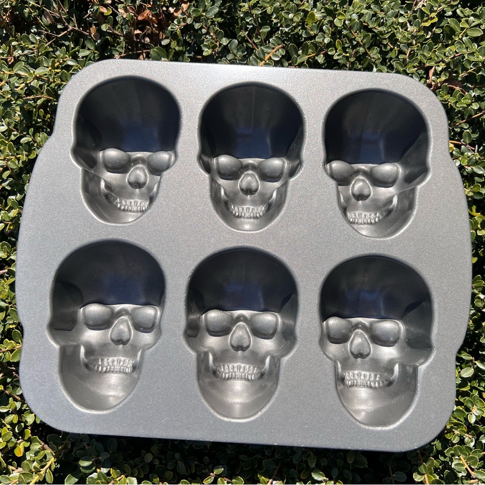 Nordic Ware 3D Mini Skulls Cupcake Baking Pan Molds Non-Stick 5 Cups Made USA